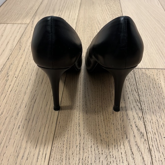Black leather pumps from The Shoe Box (Made in Italy) - Picture 2 of 4
